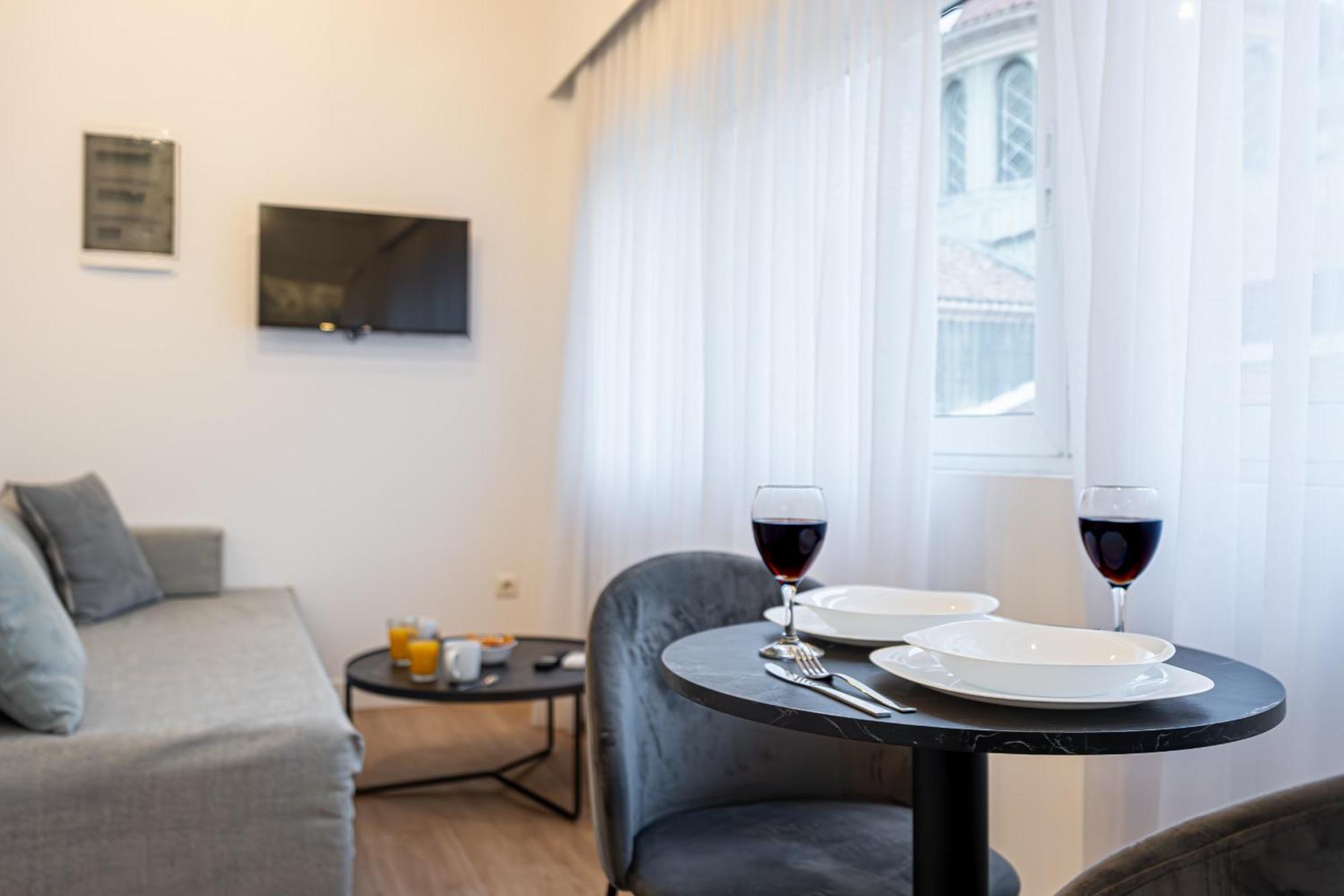 Kriel Suites By Liv Homes Atény Exteriér fotografie